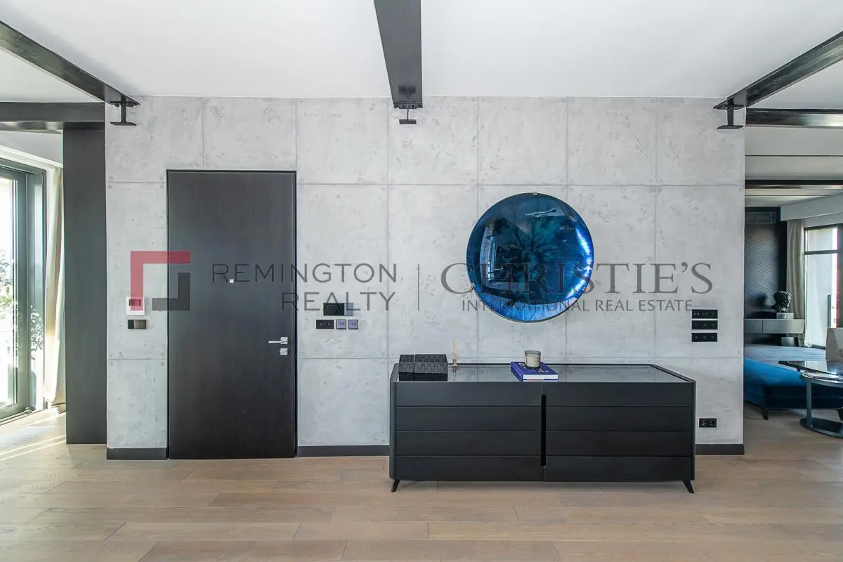 Exclusive Full-Floor Residence in the Heart of the City
