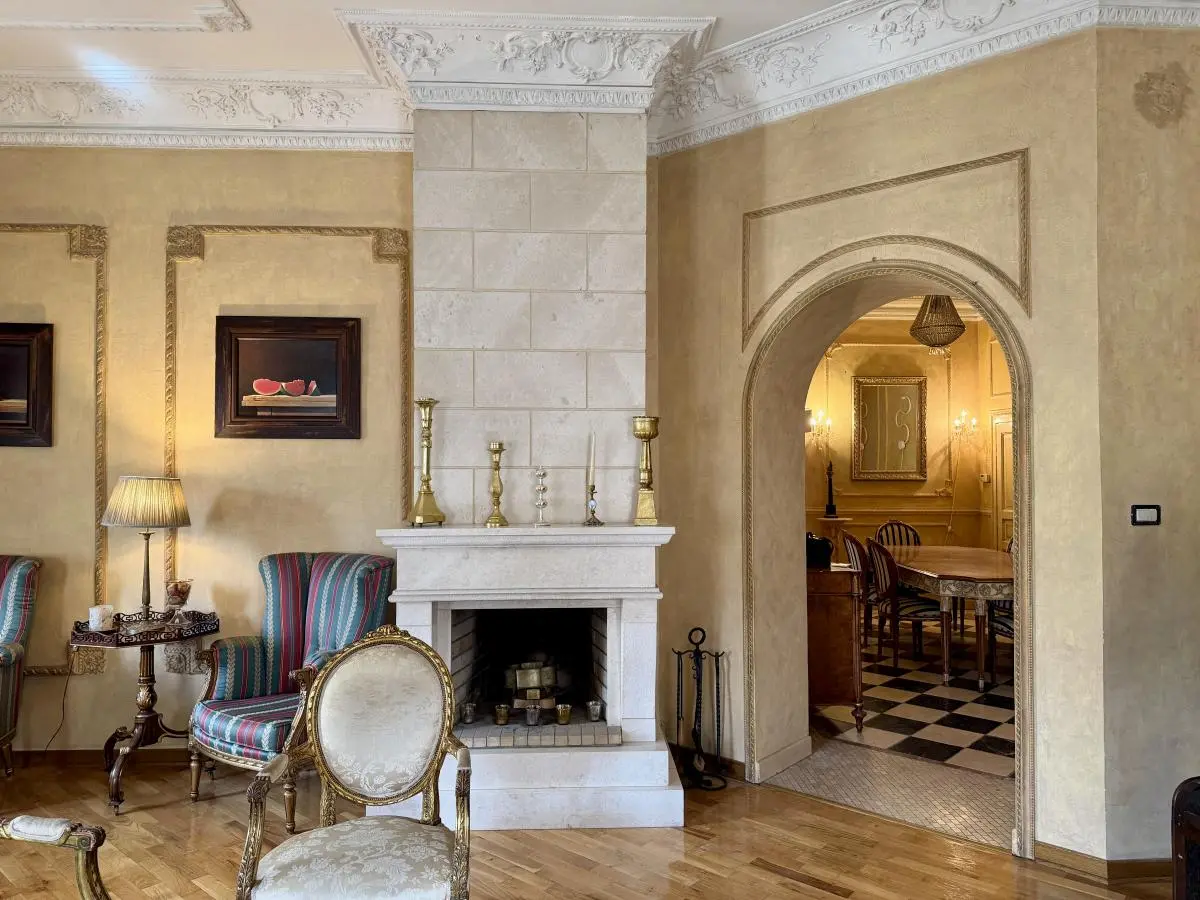 A Rare Salon Apartment in Dorćol