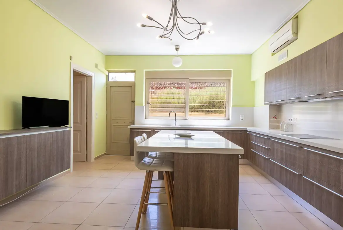 Luxurious 450 sq.m. detached house with a private pool in Agia Marina