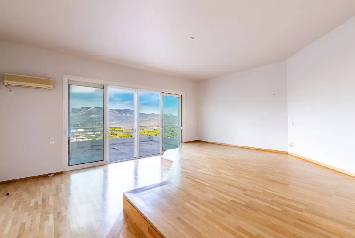 Detached house of 645 sq.m. with unobstructed views