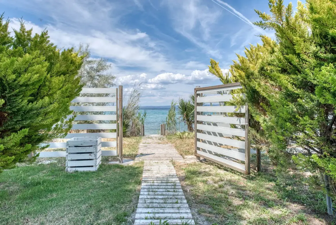 Beachfront property in Glarokavos, Halkidiki