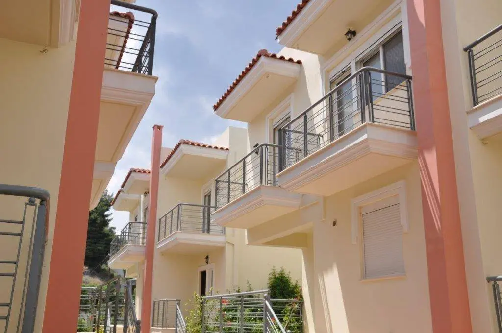 Complex of 13 luxury maisonettes in Kato Almiri, Corinthia