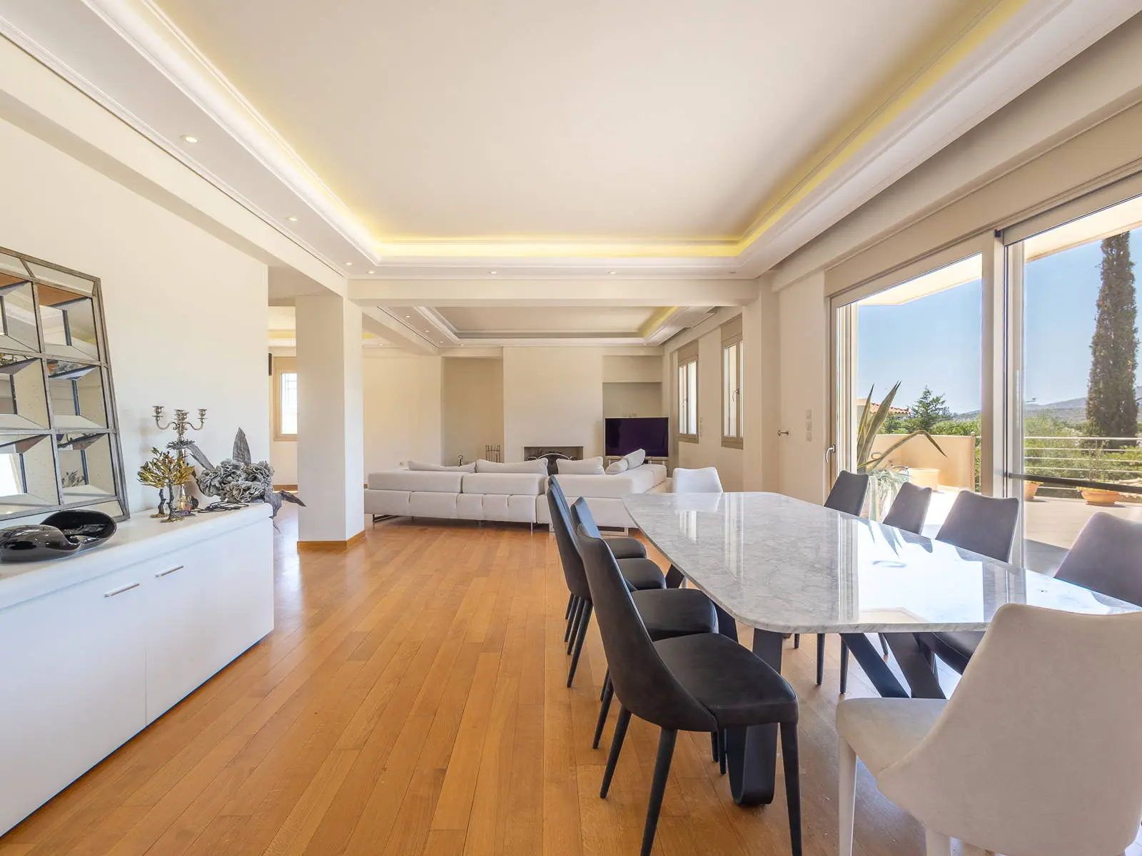 Luxurious 450 sq.m. detached house with a private pool in Agia Marina