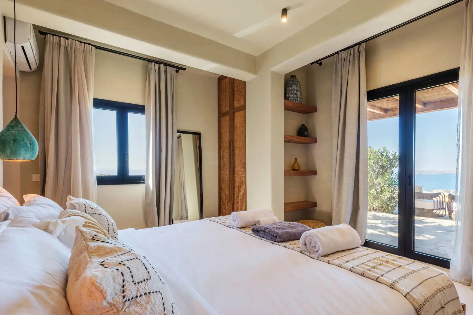 Aesthetic villa with panoramic sea views and infinity pool in Mykonos