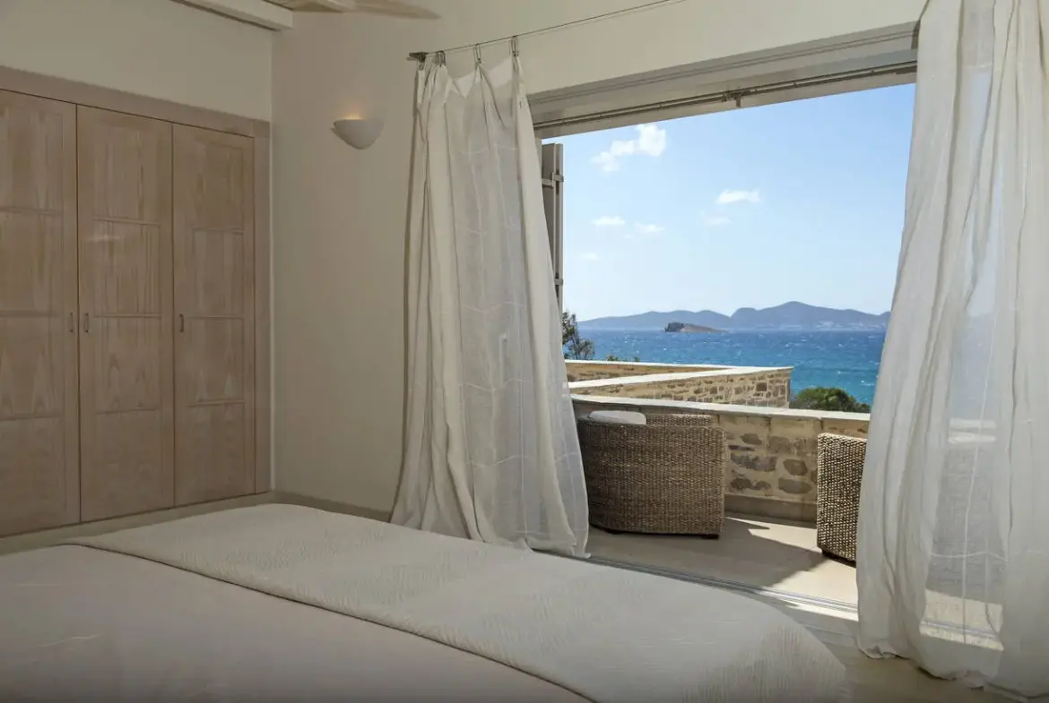 Venus:Beachfront Mansion with Vineyard and Pool in Paros