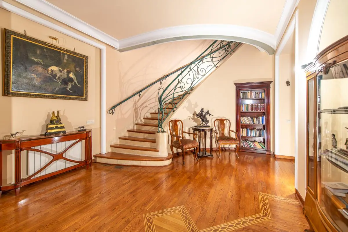 Family Villa in Dedinje