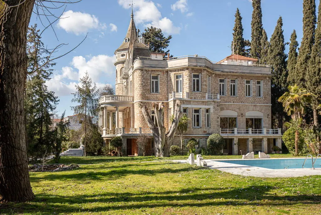 Timeless 1,070 sq.m. mansion