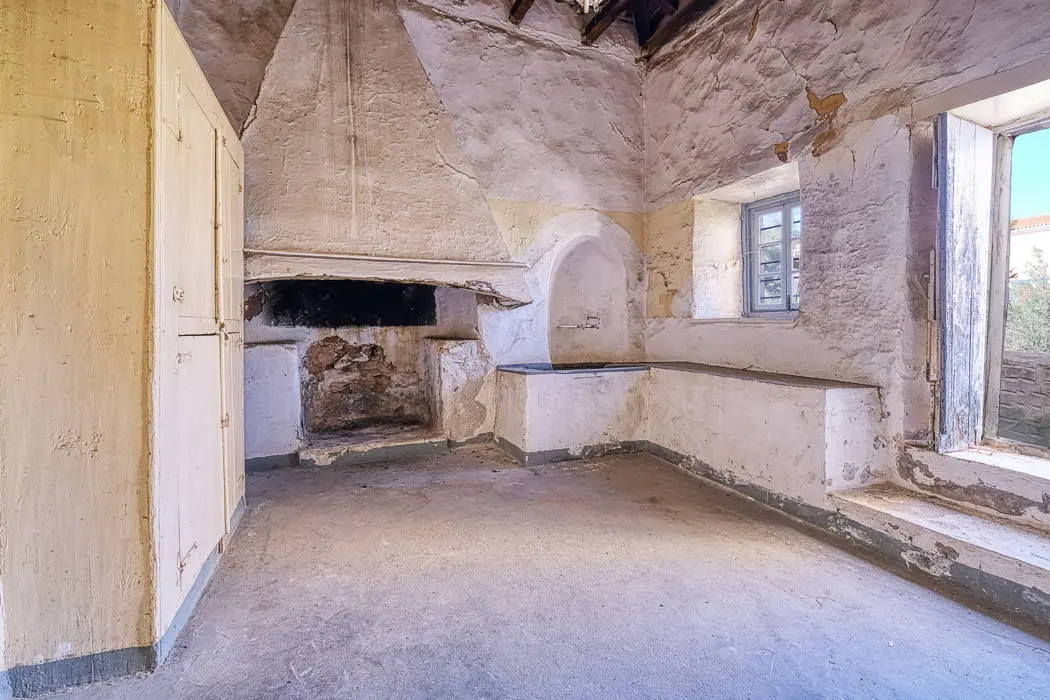 Historic mansion with approved development potential in Spetses