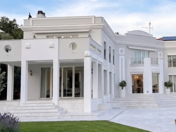 Iconic 660 sq.m. villa on a private 4,500 sq.m. estate in Panorama