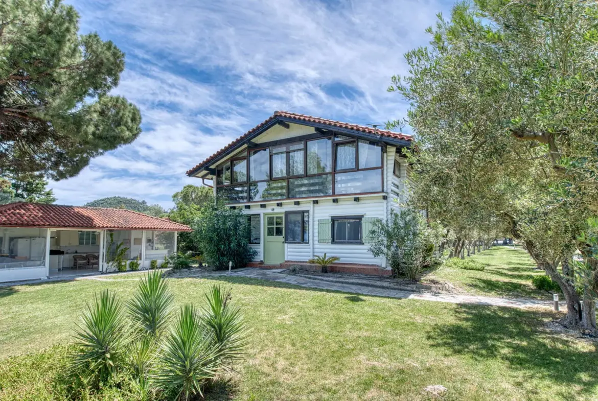 Beachfront property in Glarokavos, Halkidiki