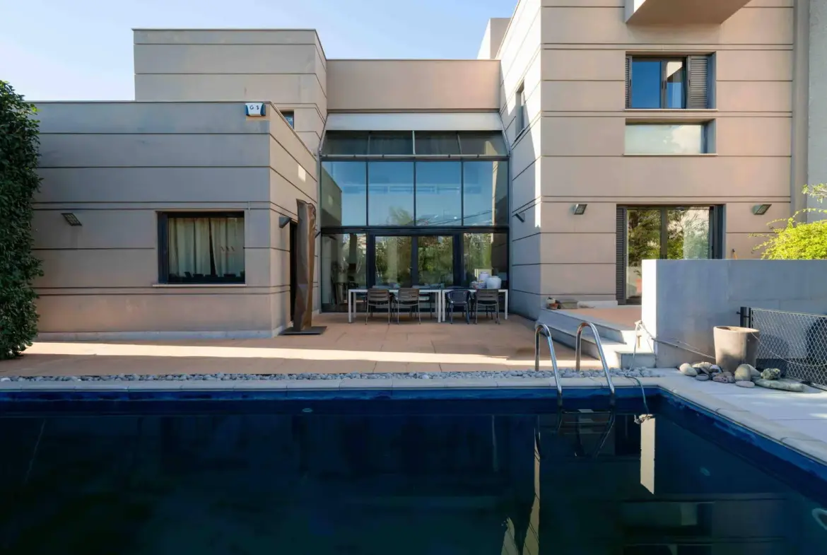 High aesthetic detached house with pool in Upper Voula