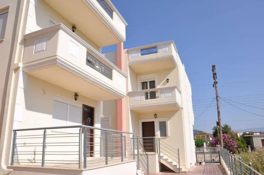 Complex of 13 luxury maisonettes in Kato Almiri, Corinthia