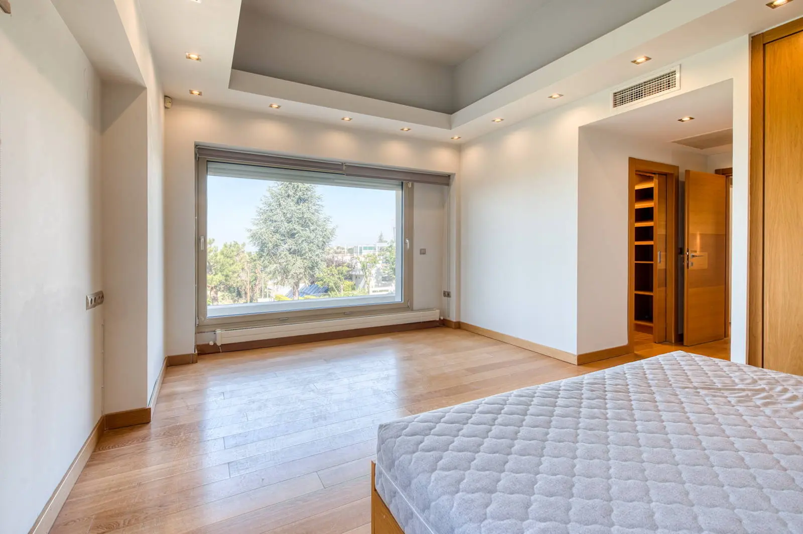 Luxurious detached house of 700 sq.m. of high aesthetics