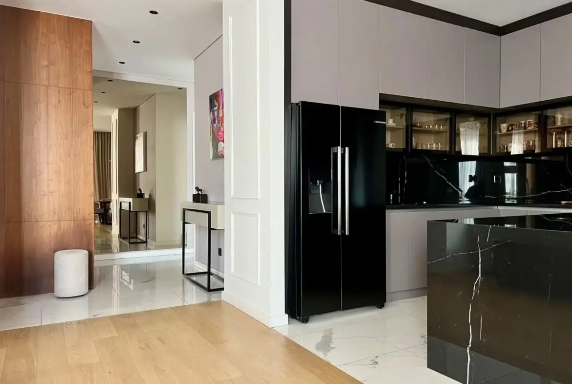 Family apartment with 2 garage parking spaces and a storage room