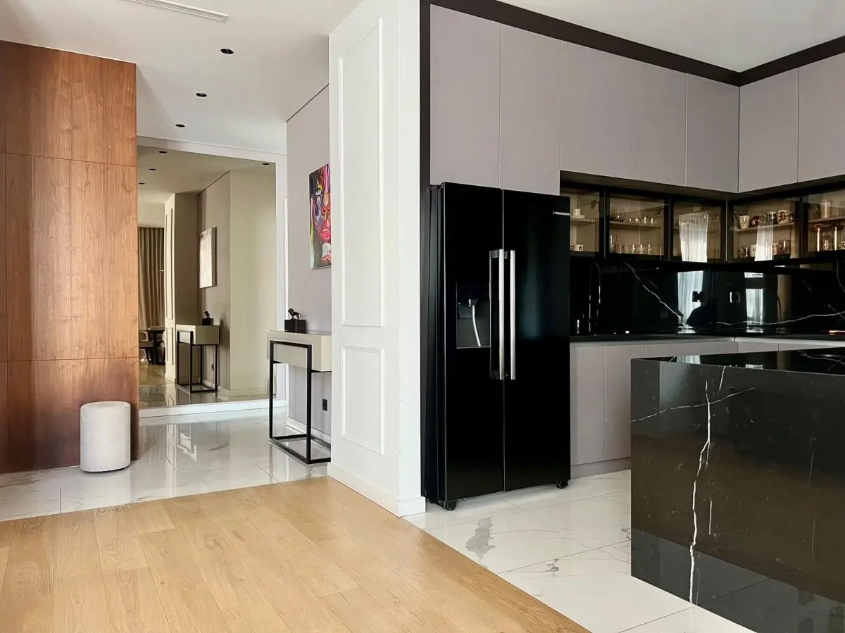 Family apartment with 2 garage parking spaces and a storage room