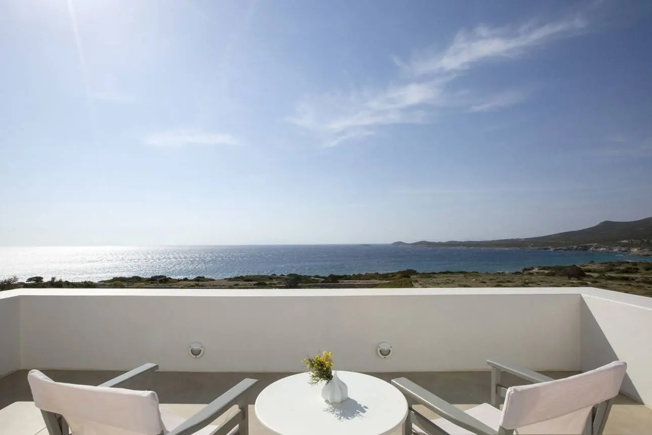 Luxury villa with dual residences and direct beach access in Antiparos