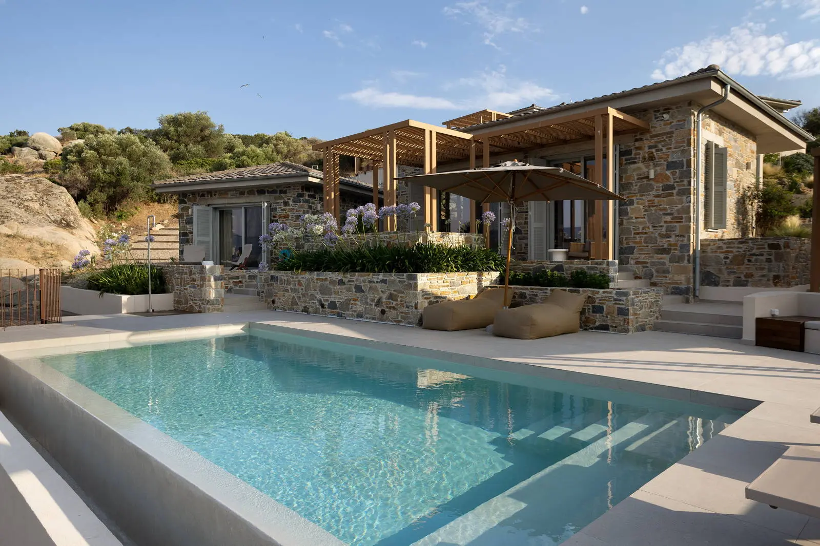 bh-b6f029da9cc9 High quality design villa with beach access
