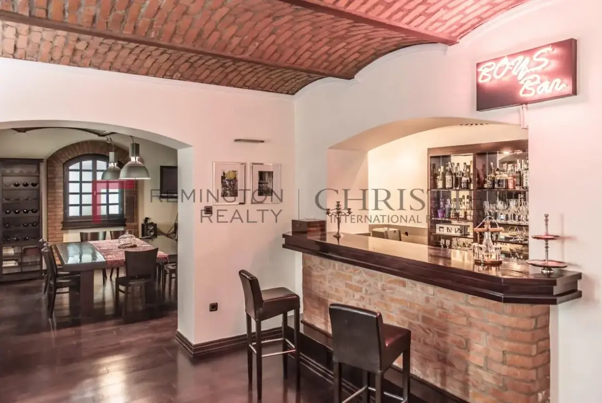 Distinguished City Villa in the Heart of the Urban Core