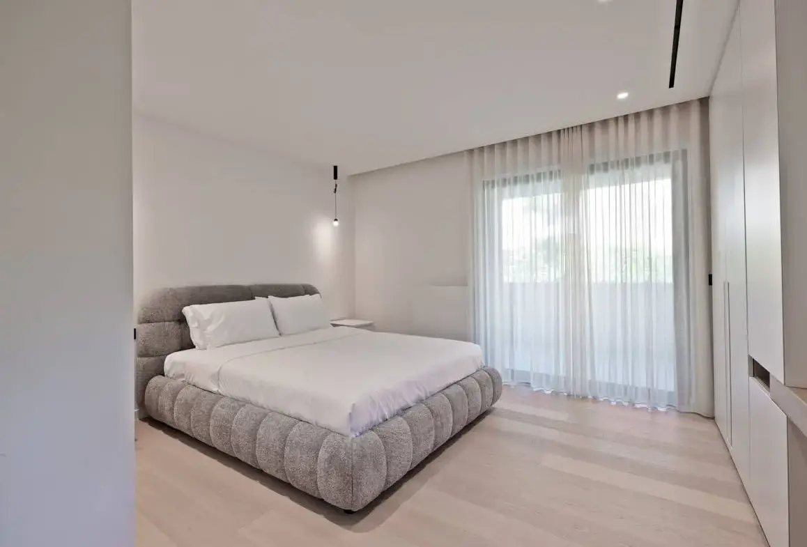 Luxury detached residence in Vouliagmeni I Ready to move in