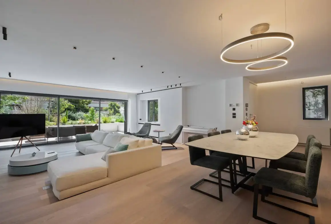 Luxury detached residence in Vouliagmeni I Ready to move in