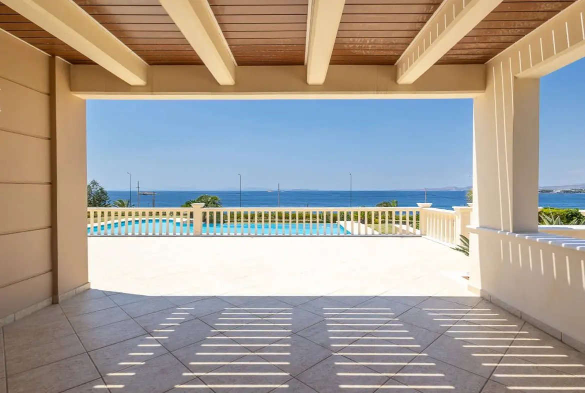 Exquisite 950sq.m. coastal villa with panoramic sea views in Saronida