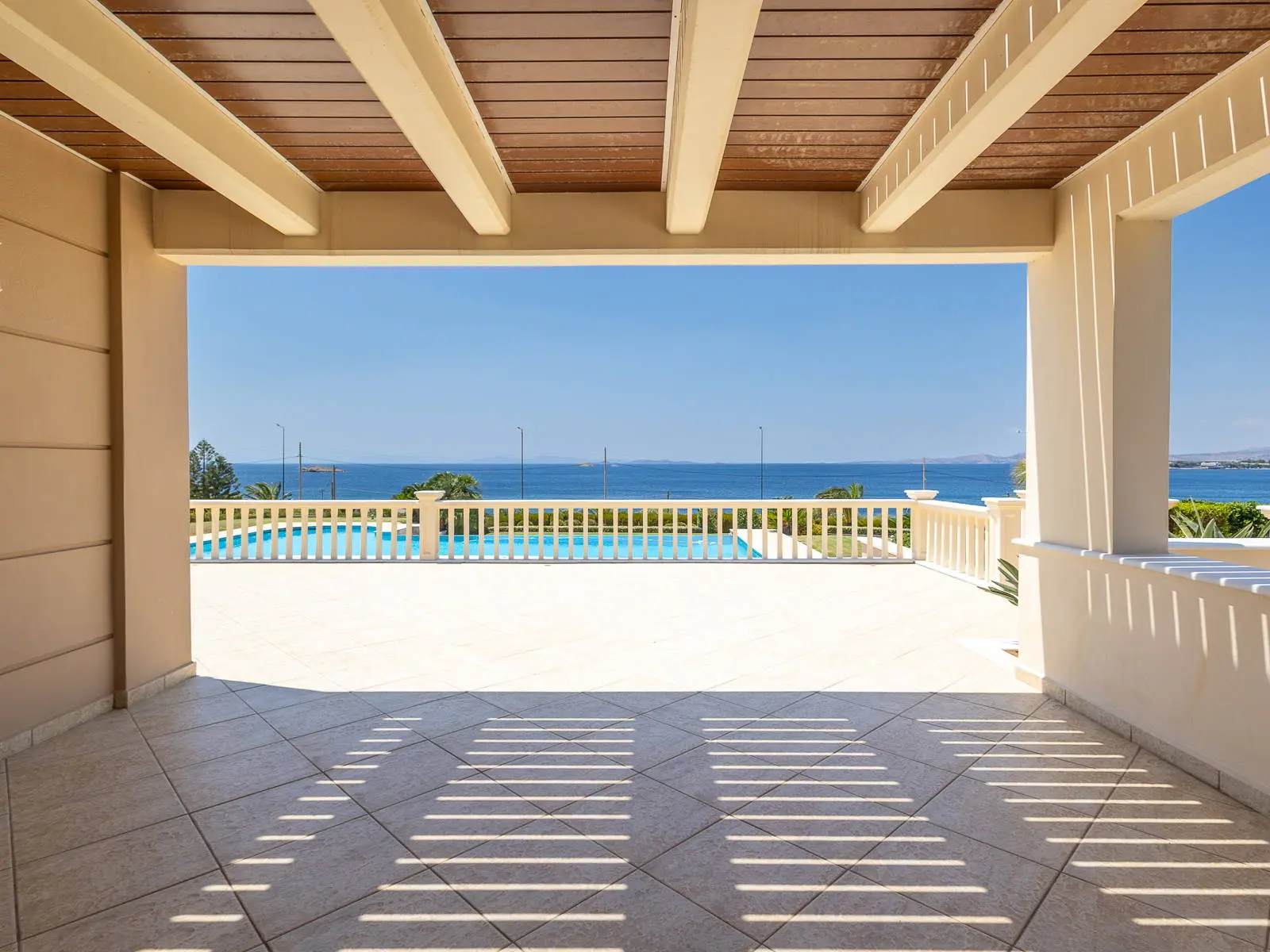Exquisite 950sq.m. coastal villa with panoramic sea views in Saronida