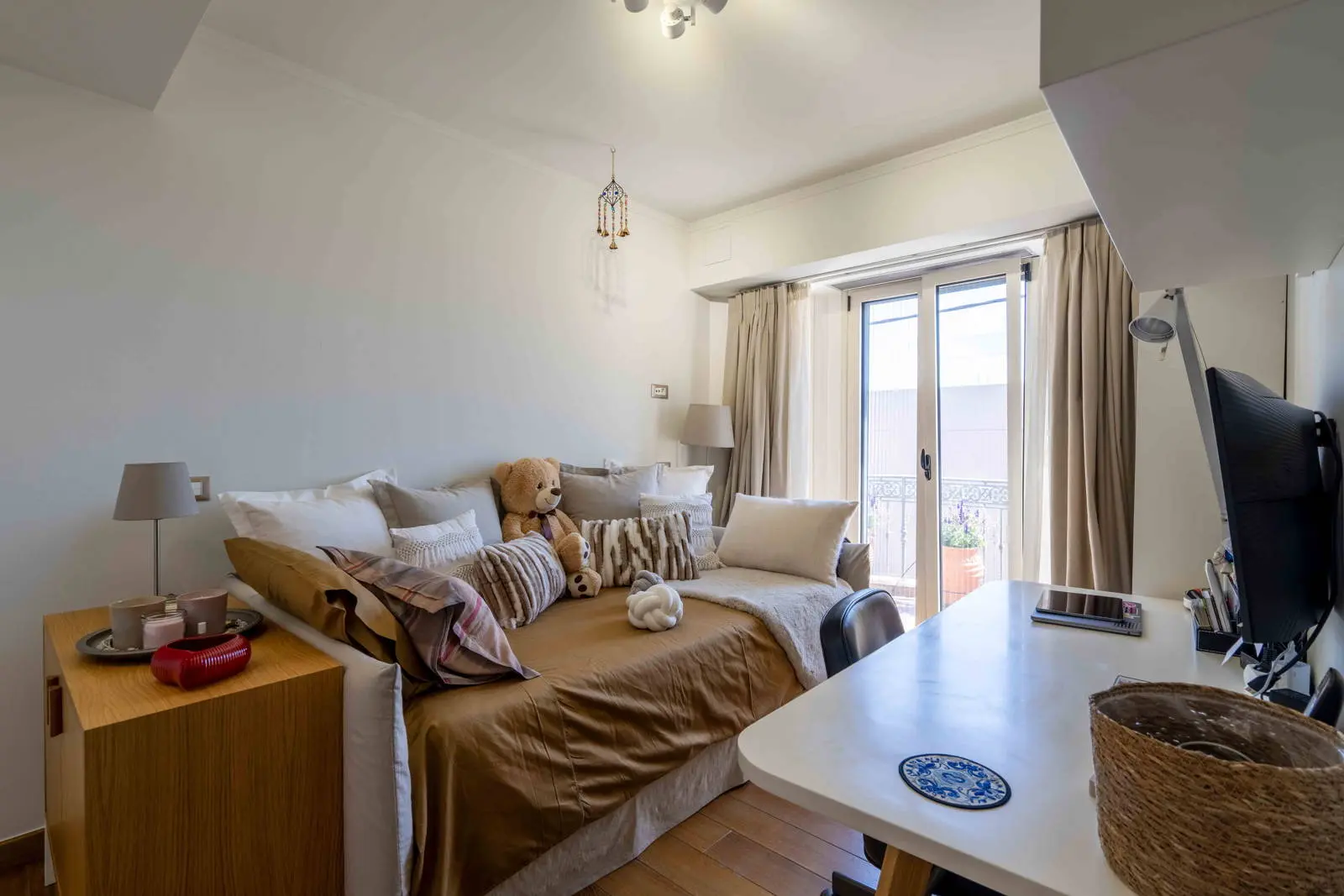 bh-ba2a2d5e1d93 Prestigious 4-storey detached house