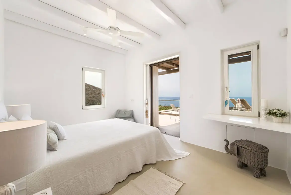 Exclusive 6 bedroom villa with stunning views and private pool in Paros