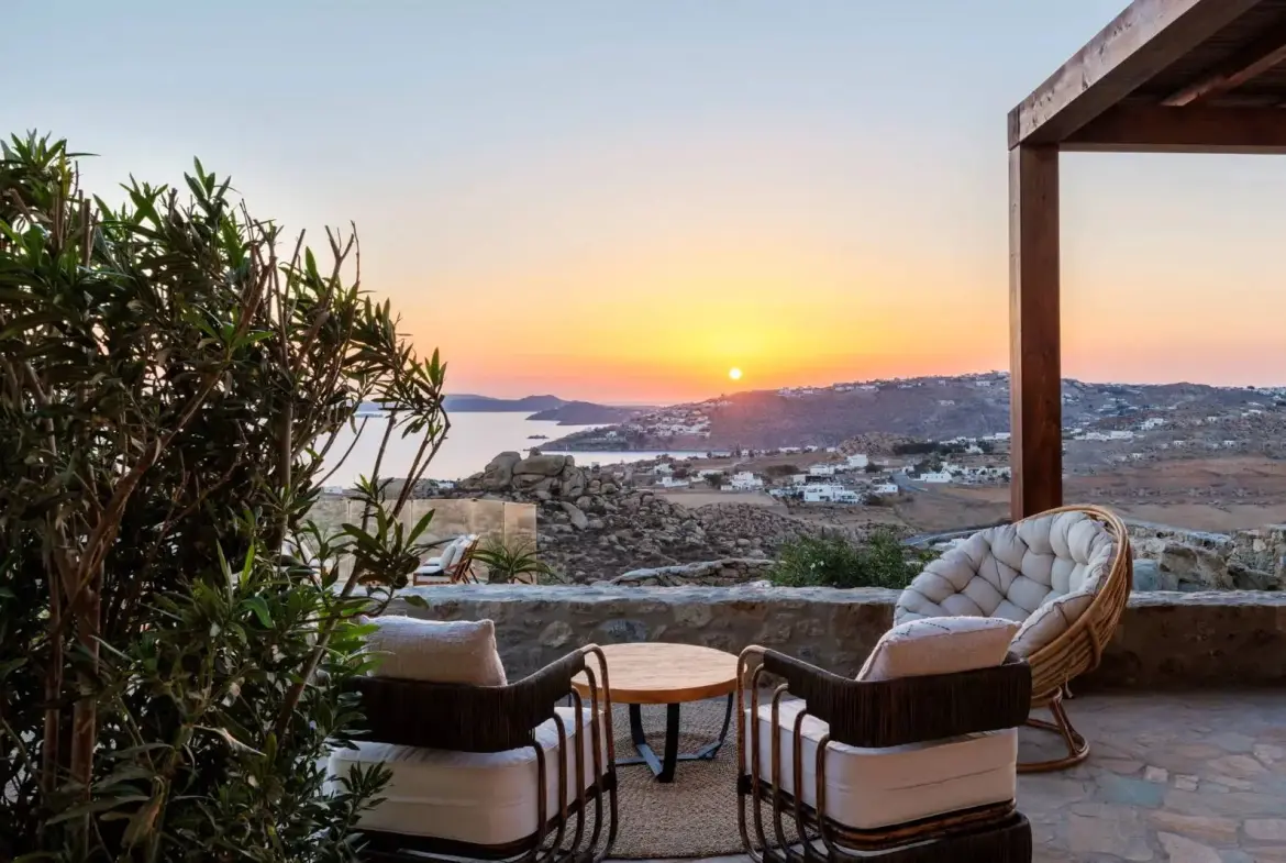 Aesthetic villa with panoramic sea views and infinity pool in Mykonos
