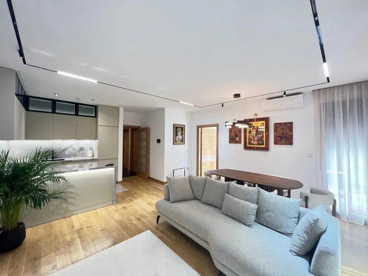 Luxurious four-room apartment in Vračar in a new building with a smart system