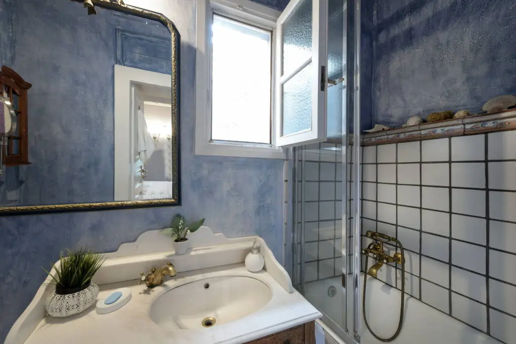 Historic house in Plaka with stunning courtyard and Acropolis view