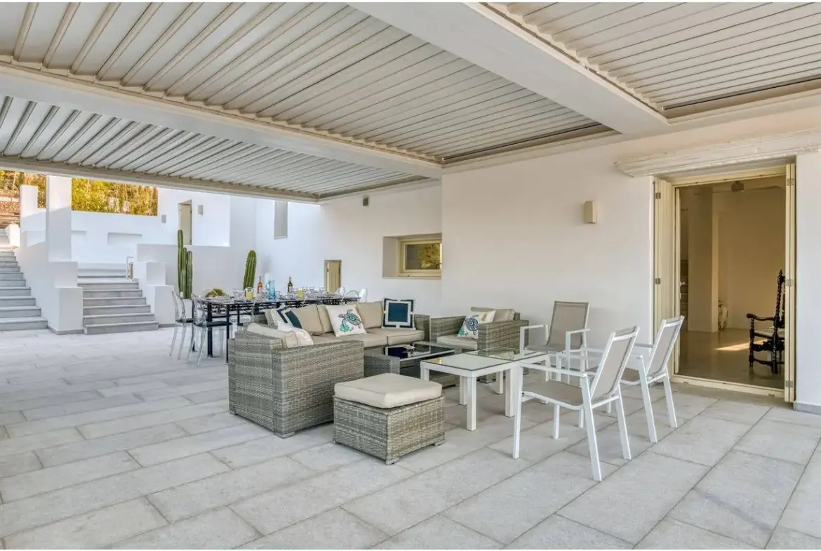 Exceptional seafront villa with direct beach access in Paros