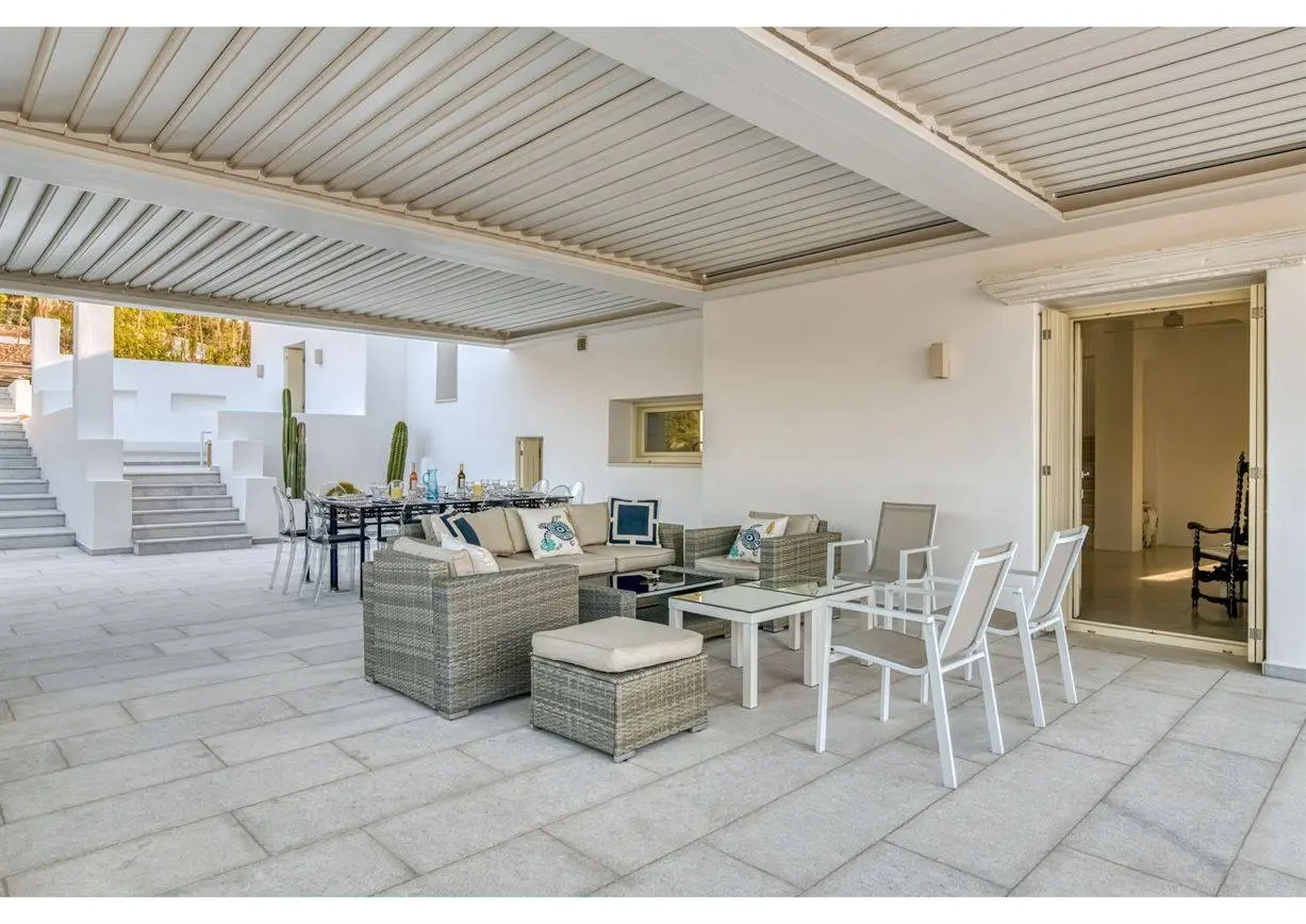 Exceptional seafront villa with direct beach access in Paros