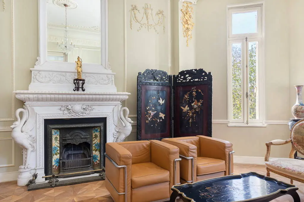 Timeless 1,070 sq.m. mansion