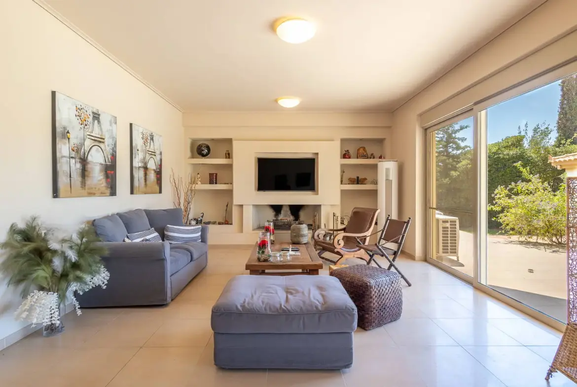 Luxurious 450 sq.m. detached house with a private pool in Agia Marina