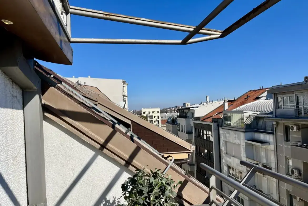 Stylish 4-Room Penthouse Duplex