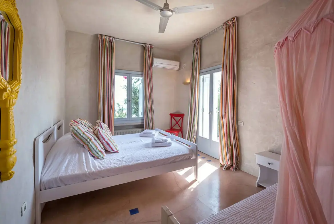 Distinctive-style villa in Kolymbithres, Paros