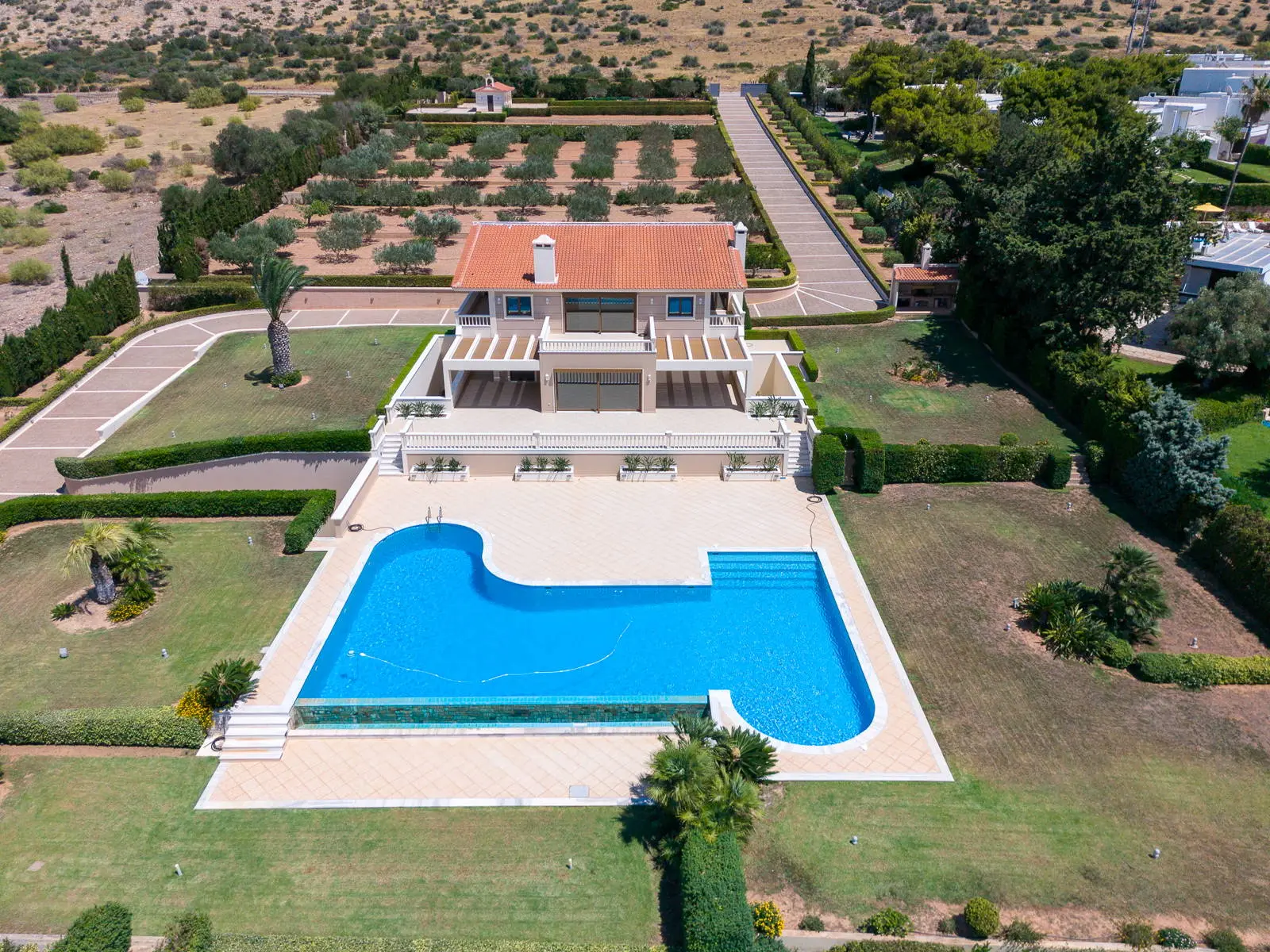 Exquisite 950sq.m. coastal villa with panoramic sea views in Saronida
