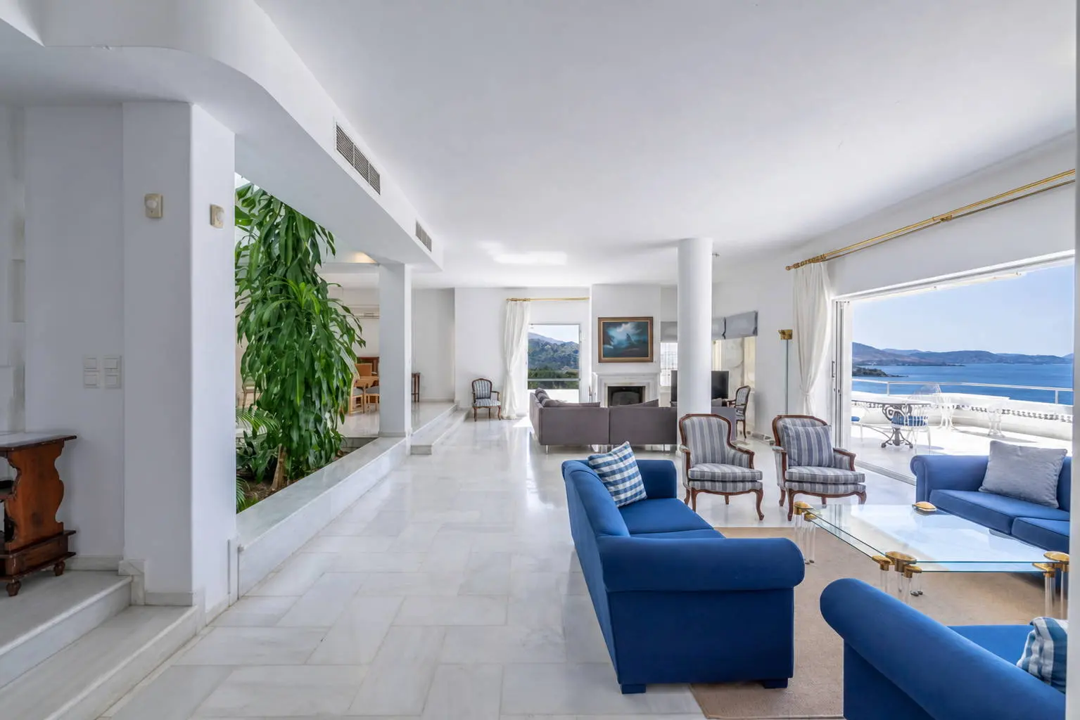 Front sea view villa with private pool in Lagonisi