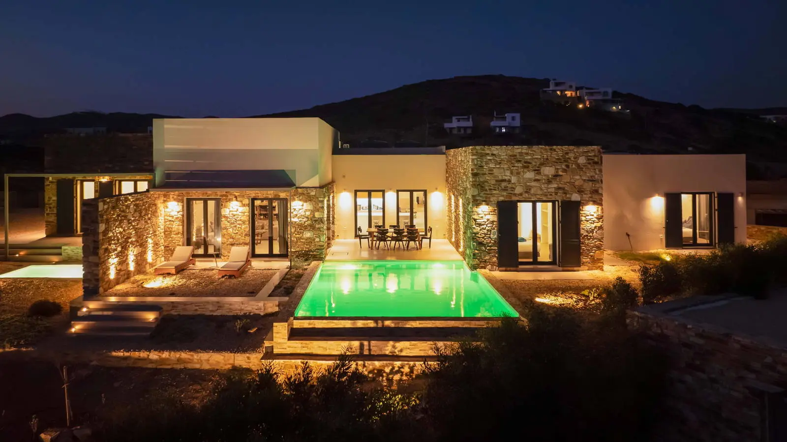 Antiparos exclusive villa with 5 private suites