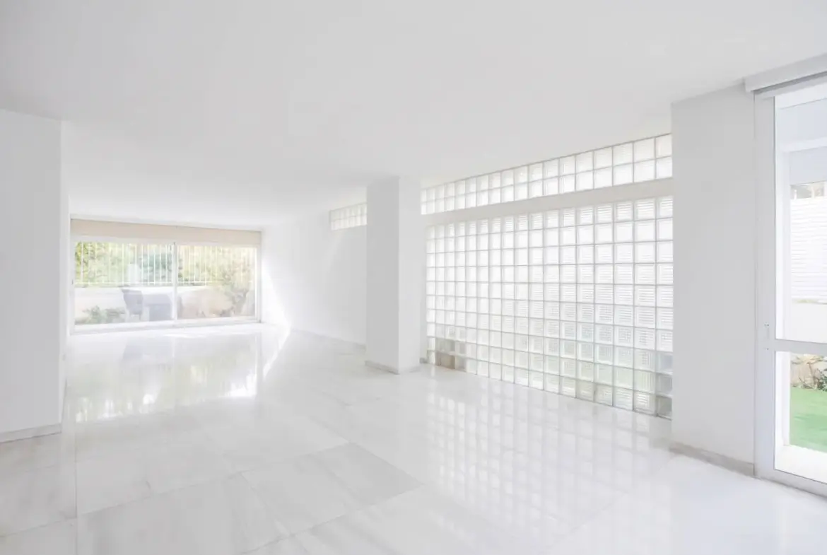 Timeless detached residence just a 5-minute walk from Vouliagmeni beach