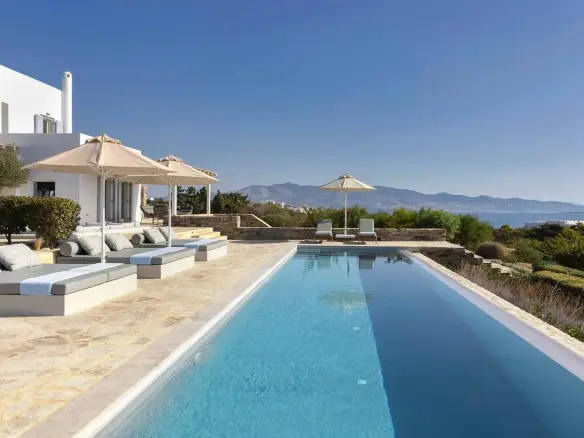 Luxury villa with dual residences and direct beach access in Antiparos