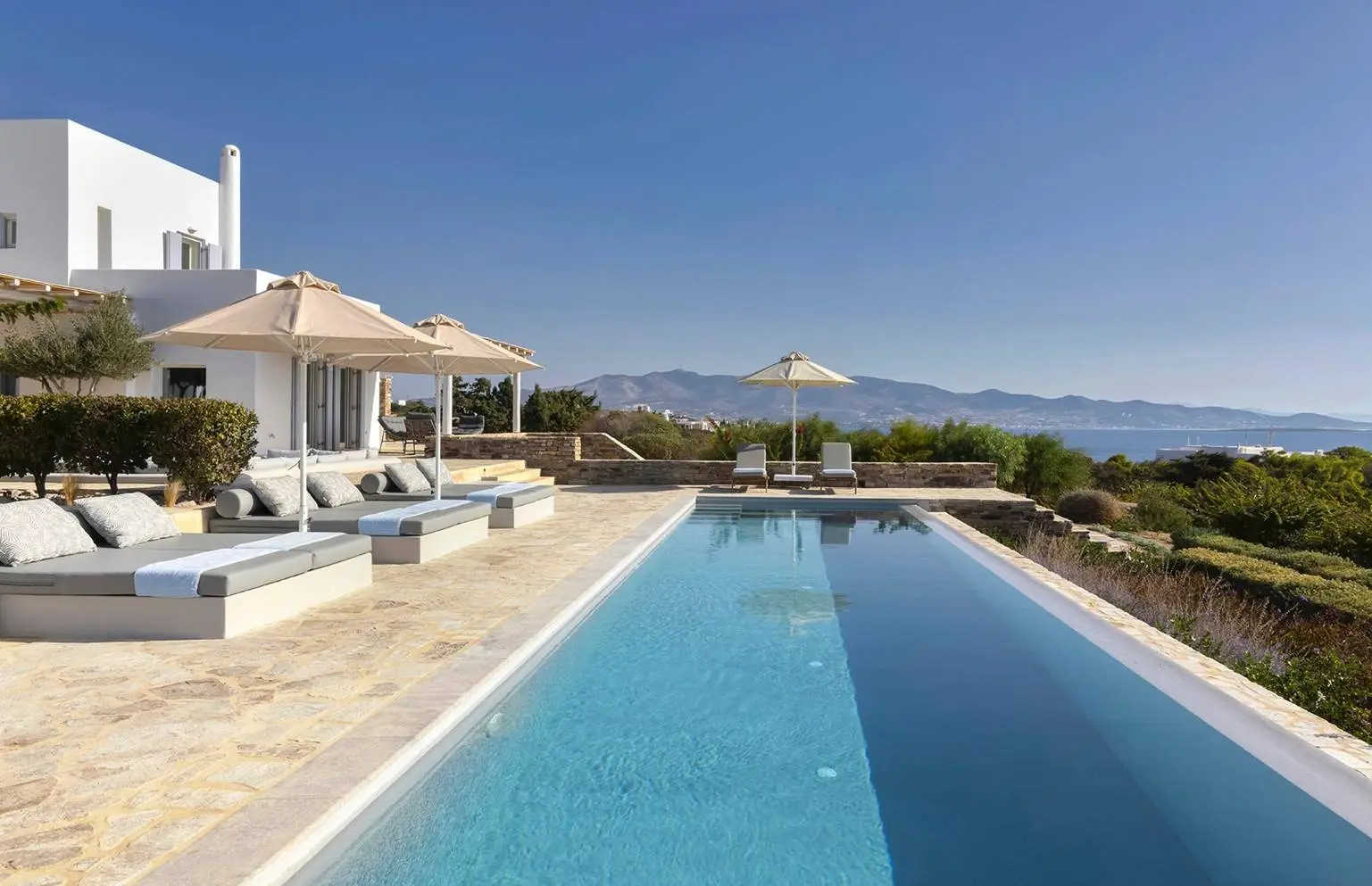 Luxury villa with dual residences and direct beach access in Antiparos