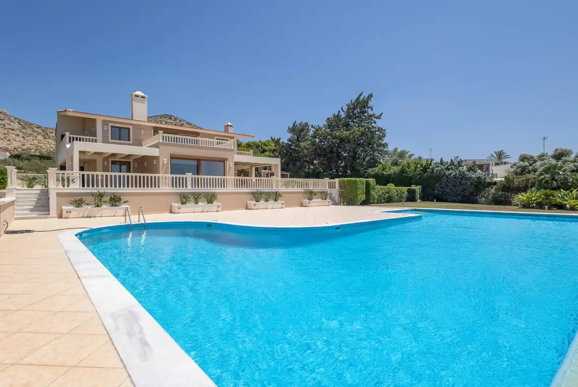 Exquisite 950sq.m. coastal villa with panoramic sea views in Saronida