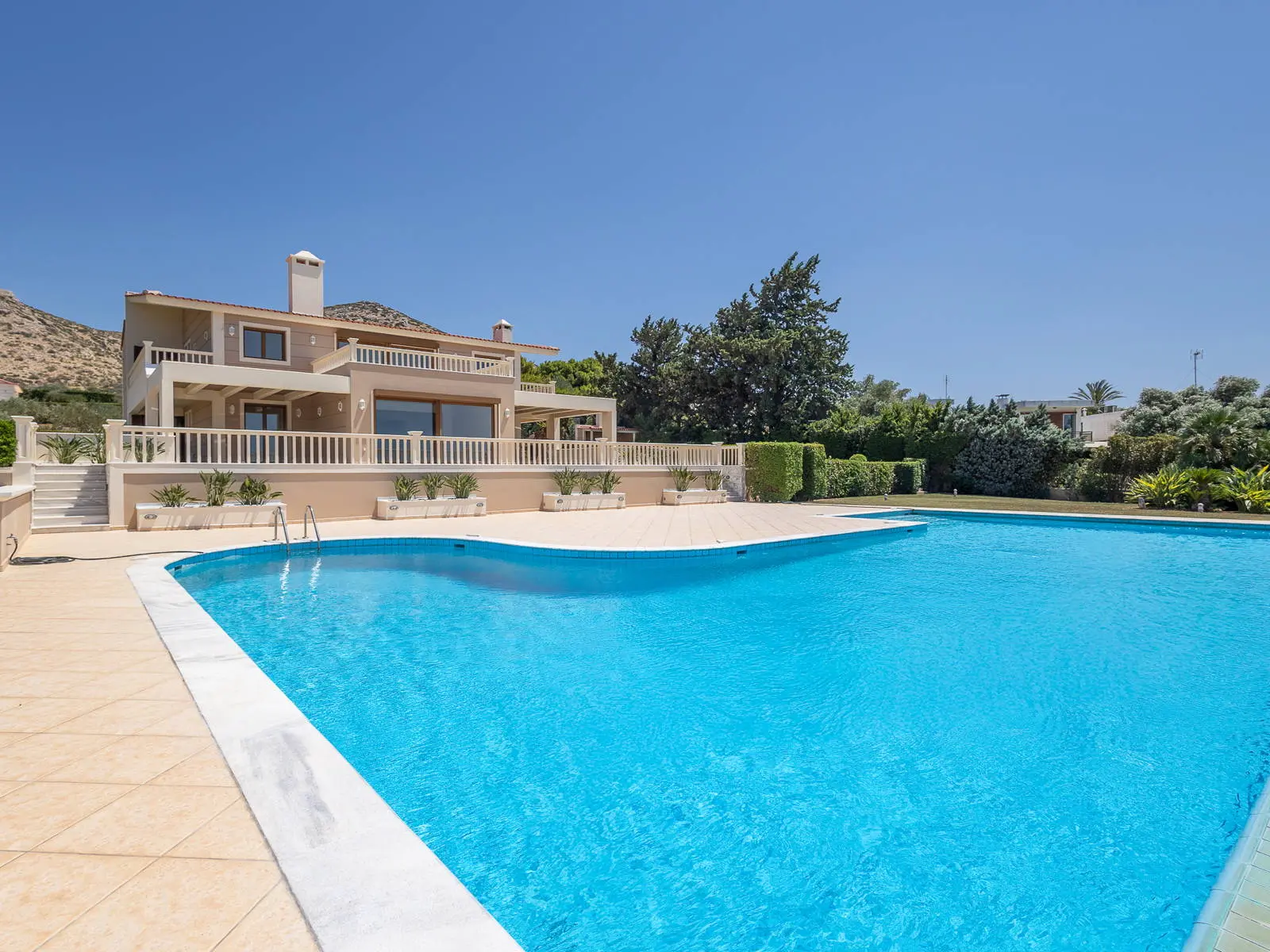 Exquisite 950sq.m. coastal villa with panoramic sea views in Saronida