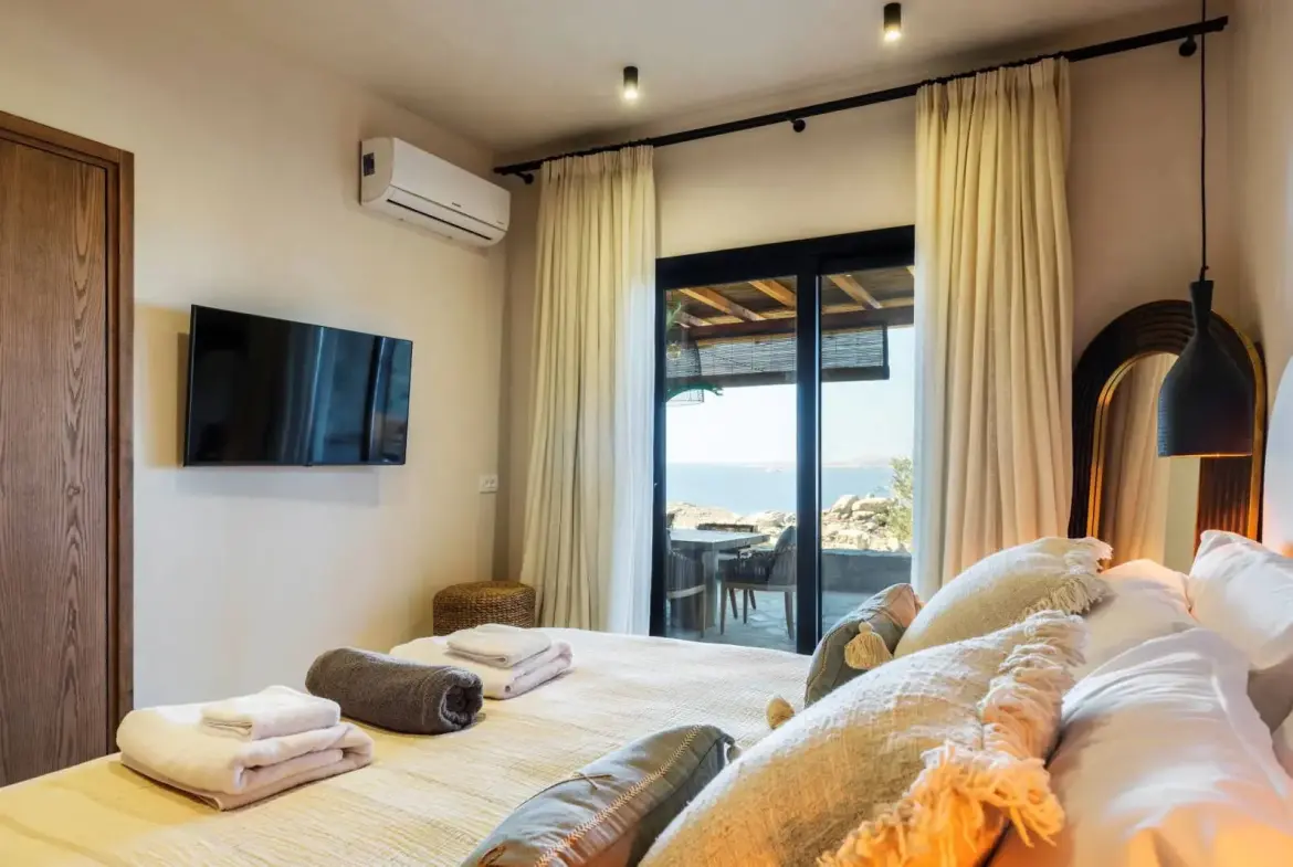 Aesthetic villa with panoramic sea views and infinity pool in Mykonos