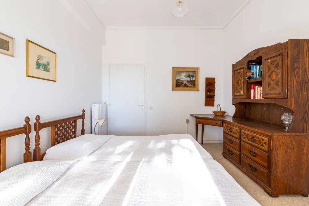 Vintage villa with sea view and large plot in Sounio