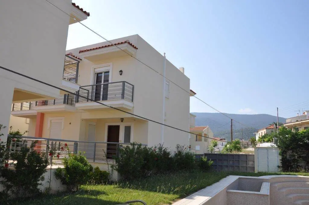 Complex of 13 luxury maisonettes in Kato Almiri, Corinthia