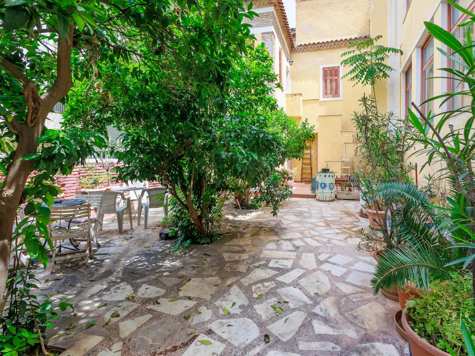 Historic detached house in Plaka with large courtyard