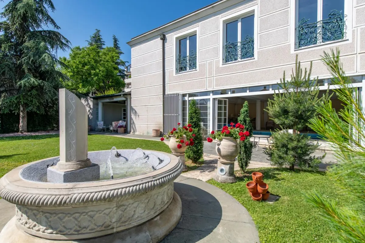 Family Villa in Dedinje